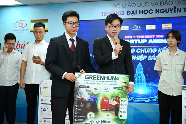 Sinh vi&ecirc;n tham gia giao lưu, kết nối nghề nghiệp với c&aacute;c doanh nghiệp tại chương tr&igrave;nh.