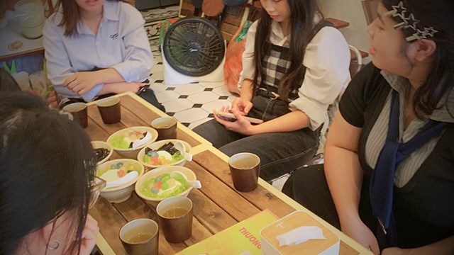 Giới trẻ đang chọn tr&agrave; thảo mộc như một lựa chọn ưu ti&ecirc;n trong h&agrave;nh tr&igrave;nh sống khỏe giữa cuộc sống nhiều bộn bề, lo toan. Ảnh: Kim C&uacute;c