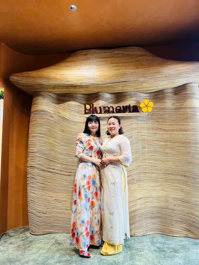 Kh&ocirc;ng gian sang trọng, hiện đại c&ugrave;ng những khoảnh khắc giao lưu, trải nghiệm c&ocirc;ng nghệ chăm s&oacute;c sức khỏe AI độc đ&aacute;o