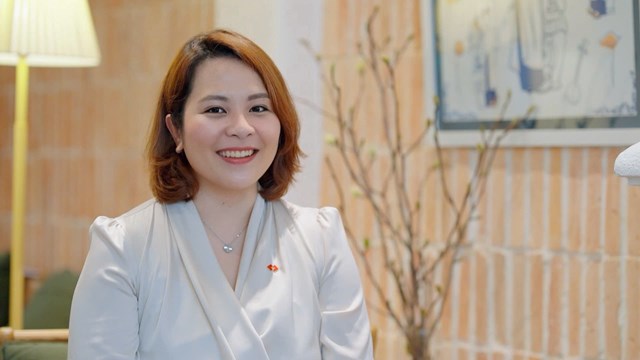 B&agrave; Trần Th&ugrave;y Linh - Gi&aacute;m đốc Quản l&yacute; Gi&aacute; trị Kh&aacute;ch h&agrave;ng, Techcombank.