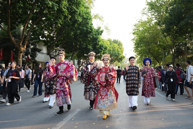 Những bộ cổ phục mang phong c&aacute;ch cung đ&igrave;nh sẽ xuất hiện tại Cảng hội Ho&agrave;ng Gia (Ảnh minh họa) &nbsp;