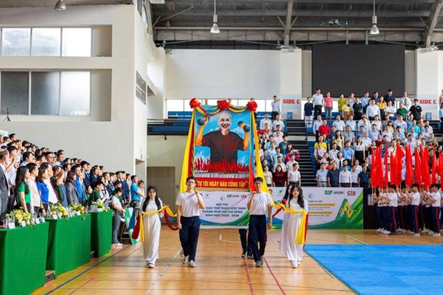 Lễ diễu h&agrave;nh thuộc Lễ khai mạc Hội thi Thể dục thể thao học sinh Th&agrave;nh phố Hồ Ch&iacute; Minh &nbsp;