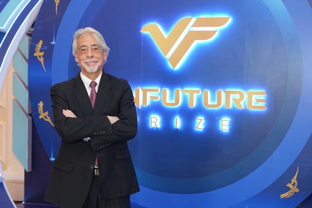 GS. Aldo Steinfeld tham dự tọa đ&agrave;m &ldquo;Khoa học v&agrave; Đổi mới s&aacute;ng tạo v&igrave; tương lai bền vững&rdquo; thuộc Tuần lễ Khoa học v&agrave; C&ocirc;ng nghệ VinFuture 2025.