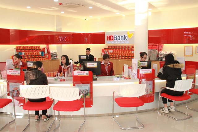 HDBank Điện Bi&ecirc;n d&agrave;nh tặng những qu&agrave; tặng hấp dẫn cho kh&aacute;ch h&agrave;ng đến giao dịch trong ng&agrave;y khai trương