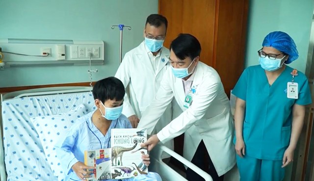 Quỹ Chạm Yêu Thương cùng đồng hành viết tiếp tương lai cho bệnh nhi ghép tim - Ảnh 2