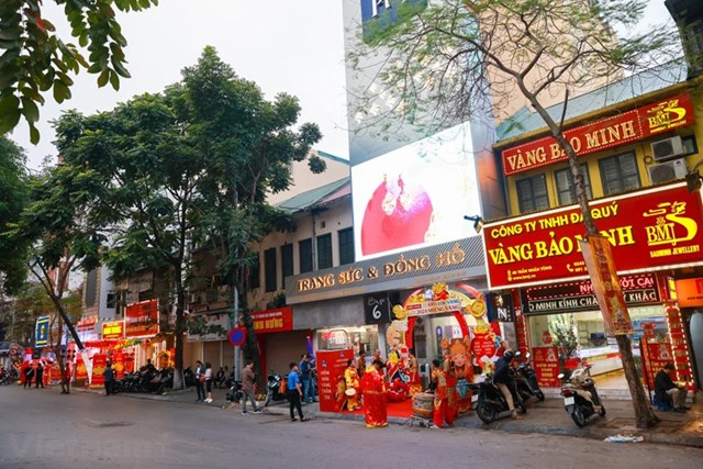 Người d&#226;n mua v&#224;ng lấy may nh&#226;n Ng&#224;y v&#237;a Thần T&#224;i  - Ảnh 5