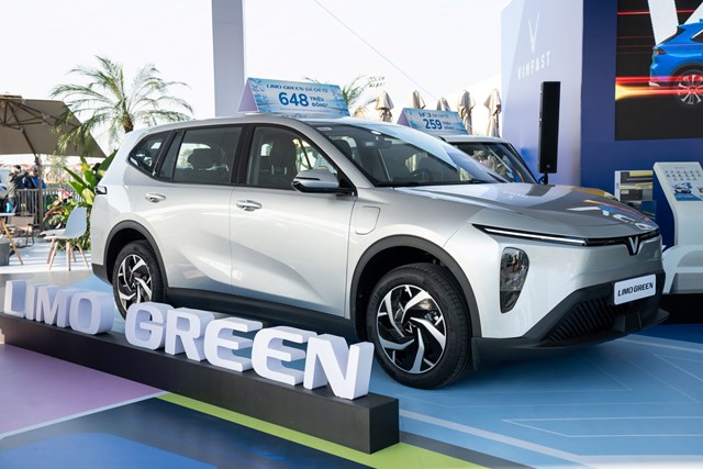 Vì sao giới tài xế đồng loạt bỏ xe xăng, lên đời VinFast Green? - Ảnh 1