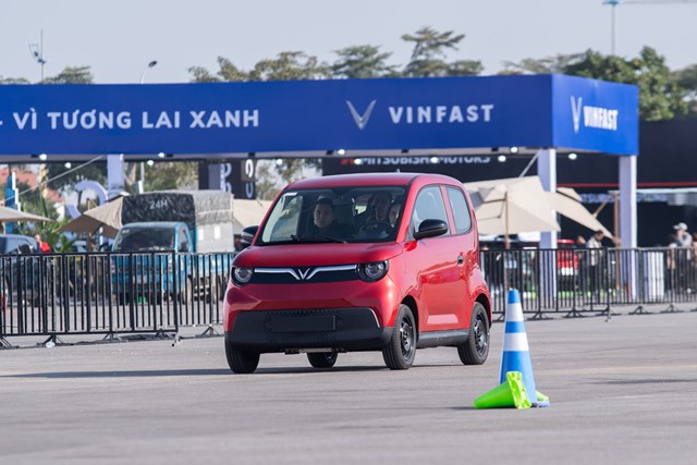 Vì sao giới tài xế đồng loạt bỏ xe xăng, lên đời VinFast Green? - Ảnh 2