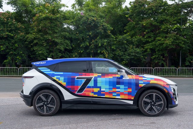 Mua xe 0 đồng với lãi suất cố định, VinFast VF 7 tăng sức nóng trong phân khúc C-SUV - Ảnh 2