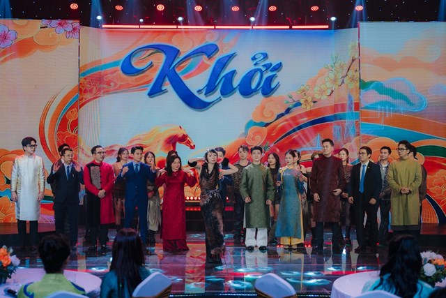 Kh&aacute;n giả th&iacute;ch th&uacute; với phần thi nhảy của c&aacute;c l&atilde;nh đạo SHB v&agrave; kh&aacute;ch mời &nbsp;