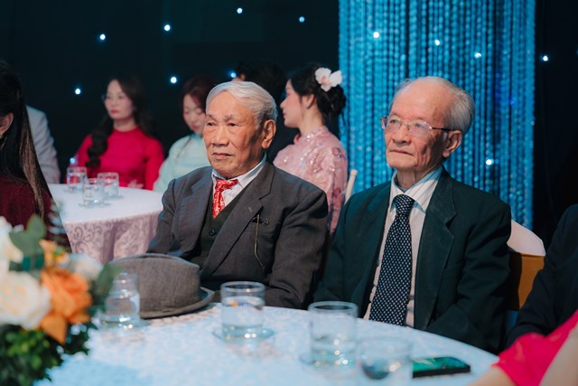 &ldquo;Khởi&rdquo; c&oacute; sự tham gia của phụ huynh CBNV, như lời tri &acirc;n s&acirc;u sắc gửi đến những hậu phương thầm lặng &nbsp;