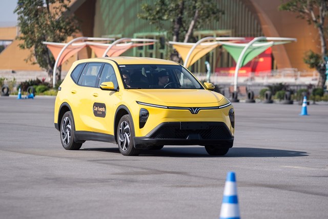 Loạt ưu đãi 9% trong tháng 3 khiến giới tài xế dịch vụ phát sốt vì “căn nhà di động” Limo Green - Ảnh 1