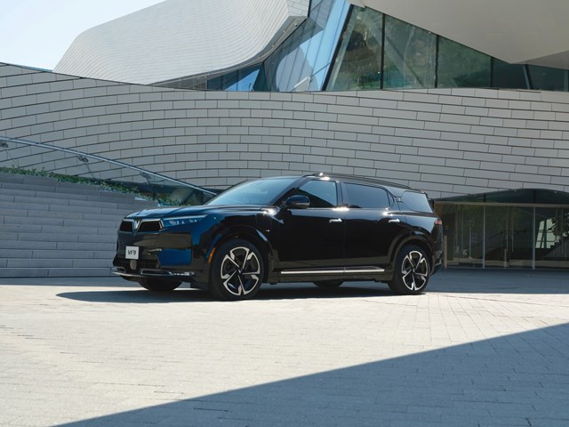 Mang 1,5 tỷ đồng đi tìm mẫu ô tô “hưởng thụ” nhất thị trường - Ảnh 1