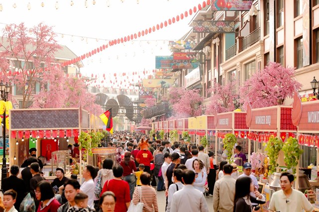 Cư d&acirc;n v&agrave; du kh&aacute;ch được sống trong kh&ocirc;ng kh&iacute; lễ hội s&ocirc;i động suốt 4 m&ugrave;a ở Ocean City &nbsp;