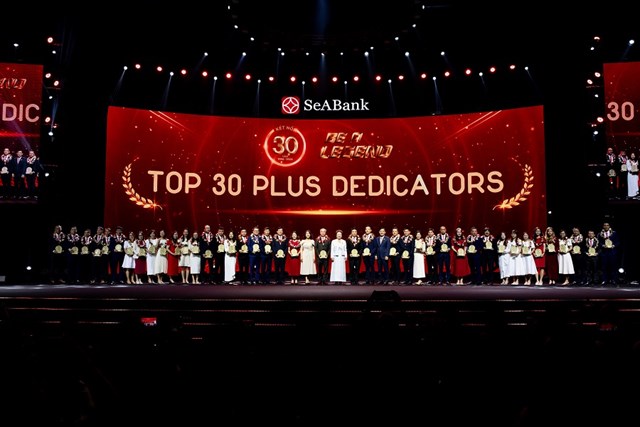 Top 30 Plus Dedicators trao vinh danh tới các cán bộ quản lý có thâm niên cống hiến lâu dài và sự thăng tiến vượt trội tại SeABank