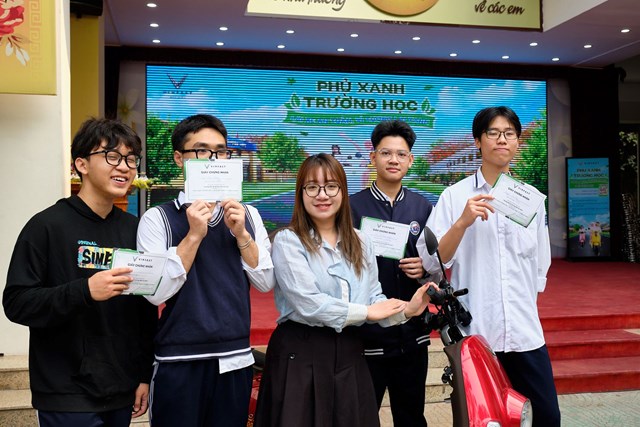 C&ocirc; Phạm Vũ H&agrave; My (THPT Trần Nh&acirc;n T&ocirc;ng, H&agrave; Nội) nhận định &ldquo;Phủ Xanh Trường Học&rdquo; g&oacute;p phần th&uacute;c đẩy lối sống xanh. &nbsp;