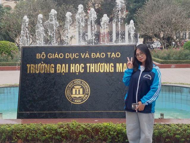 Em Nguyễn Thu Trang giờ đ&atilde; trở th&agrave;nh sinh vi&ecirc;n năng động, tự tin.