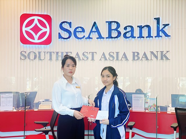 Em Thảo trong ng&agrave;y nhận học bổng khởi nghiệp từ Quỹ SeADreams