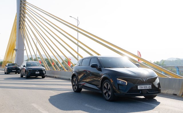 Trải nghiệm thực tế của người dùng VF 7 sau khi bỏ xe xăng: Đi đâu cũng tiện, không cần đo từng cây số - Ảnh 1