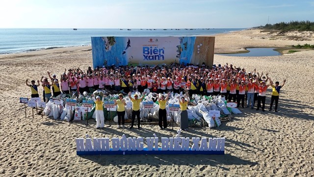 Qua c&aacute;c chiến dịch trọng điểm được triển khai với sự tham gia của h&agrave;ng trăm ngh&igrave;n người, Quỹ V&igrave; tương lai xanh hướng đến th&uacute;c đẩy những h&agrave;nh vi, th&oacute;i quen sống xanh trong mỗi cộng đồng cư d&acirc;n. Ảnh: QVTLX.