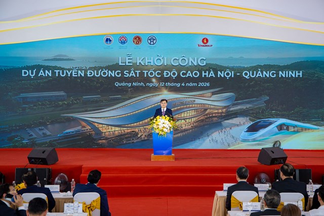 A1. &Ocirc;ng B&ugrave;i Văn Khắng, Ph&oacute; B&iacute; thư Tỉnh ủy, Chủ tịch Ủy ban nh&acirc;n d&acirc;n tỉnh Quảng Ninh ph&aacute;t biểu tại lễ khởi c&ocirc;ng dự &aacute;n tuyến đường sắt tốc độ cao H&agrave; Nội - Quảng Ninh.