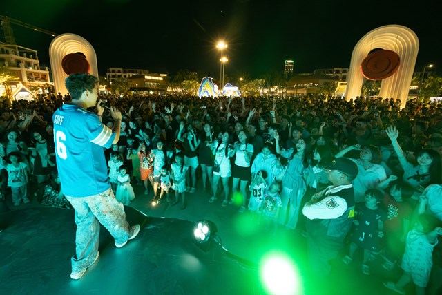 C&aacute;c nghệ sĩ, band nhạc khuấy động kh&ocirc;ng kh&iacute;