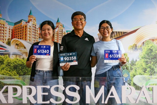 Gia đ&igrave;nh anh Ch&iacute;nh chia sẻ cảm x&uacute;c h&agrave;o hứng khi tham gia giải chạy Vnexpress Marathon Green Paradise Cần Giờ &nbsp;