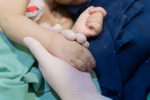 Vinmec gh&#233;p gan th&#224;nh c&#244;ng cho bệnh nhi 8 th&#225;ng tuổi từ người hiến chết n&#227;o - Ảnh 1