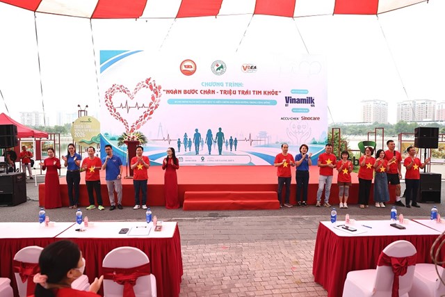 Vinamilk Sure chung tay hành động vì một cộng đồng khỏe mạnh hơn - Ảnh 1