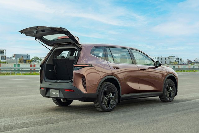 Mạnh mẽ, an toàn, tiết kiệm, VF MPV 7 hút gia đình mê du lịch - Ảnh 3