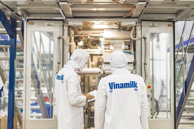 C&ocirc;ng nghệ k&eacute;p h&uacute;t ch&acirc;n kh&ocirc;ng ti&ecirc;n phong tại Việt Nam với sự đầu tư của Vinamilk để l&agrave;m ra sữa tươi Green Farm&nbsp;