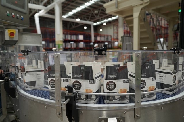 D&acirc;y chuyền sản xuất vi&ecirc;n n&eacute;n NESCAF&Eacute; Dolce Gusto sử dụng nguy&ecirc;n liệu th&ocirc; ho&agrave;n to&agrave;n, gi&uacute;p gia tăng gi&aacute; trị hạt c&agrave; ph&ecirc; Việt Nam
