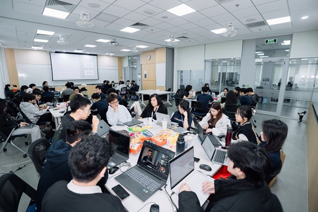 Asian Hackathon for Green Future hướng tới trở th&agrave;nh nền tảng th&uacute;c đẩy giao lưu, hợp t&aacute;c xuy&ecirc;n bi&ecirc;n giới của giới trẻ khu vực để ph&aacute;t triển những giải ph&aacute;p thiết thực cho cộng đồng. Ảnh: Trường ĐH VinUni.
