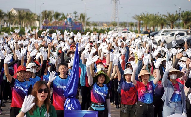 Quỹ V&igrave; tương lai xanh triển khai h&agrave;ng loạt chương tr&igrave;nh cộng đồng quy m&ocirc; lớn để khuyến kh&iacute;ch cộng đồng t&iacute;ch cực h&agrave;nh động v&igrave; m&ocirc;i trường, th&uacute;c đẩy lối sống xanh v&agrave; ph&aacute;t triển bền vững tại Việt Nam.