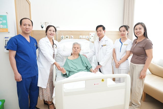 Điều trị th&agrave;nh c&ocirc;ng cho cụ b&agrave; 93 tuổi suy đa cơ quan tr&ecirc;n nền nhiều bệnh l&yacute; nguy hiểm