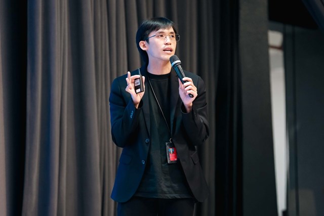 TS. Nguyễn Đăng Khoa chia sẻ về hướng tiếp cận nghi&ecirc;n cứu li&ecirc;n ng&agrave;nh, kết nối c&aacute;c lĩnh vực m&ocirc;i trường, n&ocirc;ng nghiệp v&agrave; khoa học vật liệu... để giải quyết c&aacute;c vấn đề quản l&yacute; t&agrave;i nguy&ecirc;n nước. Ảnh: BTC