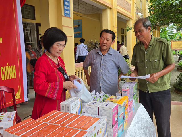 Kh&#225;m bệnh, cấp ph&#225;t thuốc miễn ph&#237; cho c&#225;c đối tượng ch&#237;nh s&#225;ch - Ảnh 6