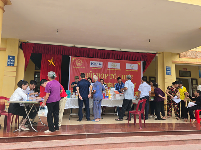 Kh&#225;m bệnh, cấp ph&#225;t thuốc miễn ph&#237; cho c&#225;c đối tượng ch&#237;nh s&#225;ch - Ảnh 7