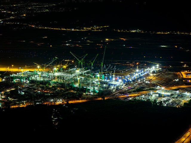 C&aacute;c dự &aacute;n phục vụ APEC 2027 được triển khai khẩn trương bất kể ng&agrave;y đ&ecirc;m. Ảnh: &Aacute;nh Dương.