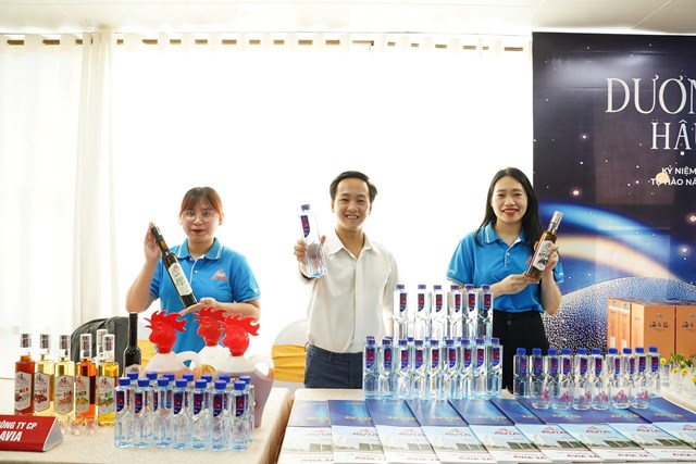 Rượu G&agrave; trống An Nam AVIA đồng h&agrave;nh c&ugrave;ng Lễ kỷ niệm 100 năm Ng&agrave;y B&aacute;o ch&iacute; C&aacute;ch mạng Việt Nam v&agrave; Gala B&aacute;o ch&iacute; đồng h&agrave;nh c&ugrave;ng doanh nghiệp lần thứ 10 - 2025 &nbsp;