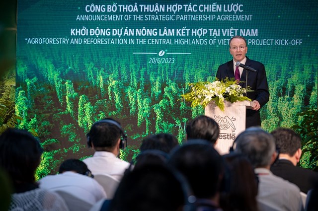 Ông Mark Schneider, Giám đốc điều hành Tập đoàn Nestlé, phát biểu tại sự kiện ngày 20_06