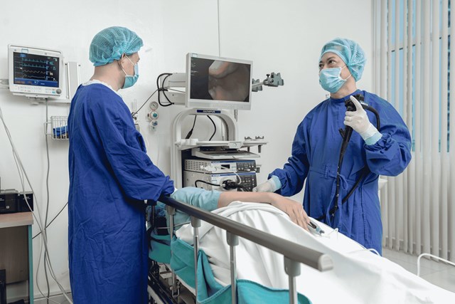 B&aacute;c sĩ Đồng Xu&acirc;n H&agrave; lu&ocirc;n trăn trở với những tổn thương rất nhỏ để tr&aacute;nh bỏ s&oacute;t những dấu hiệu tiền ung thư.
