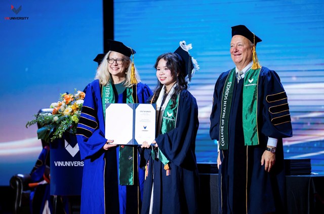 Lưu Bảo Linh rạng rỡ trong Lễ Tốt nghiệp diễn ra v&agrave;o ng&agrave;y 27/6 tại Trường Đại học VinUni