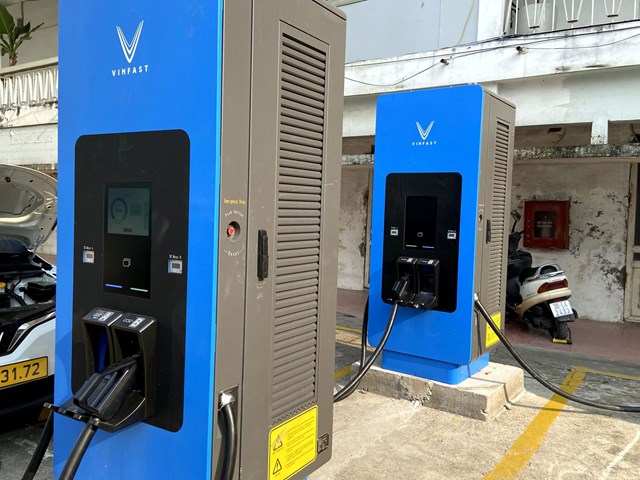 Trạm sạc si&#234;u nhanh 30 cổng của V-Green đi v&#224;o hoạt động tại Bến xe Đu&#244;i C&#225; - Ảnh 3