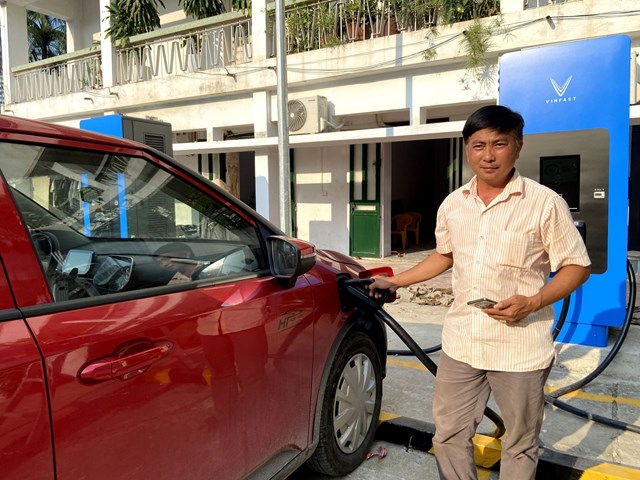 Anh Vũ Văn Qu&yacute; mong muốn m&ocirc; h&igrave;nh trạm sạc nhượng quyền được nh&acirc;n rộng hơn tại nhiều tỉnh th&agrave;nh &nbsp;