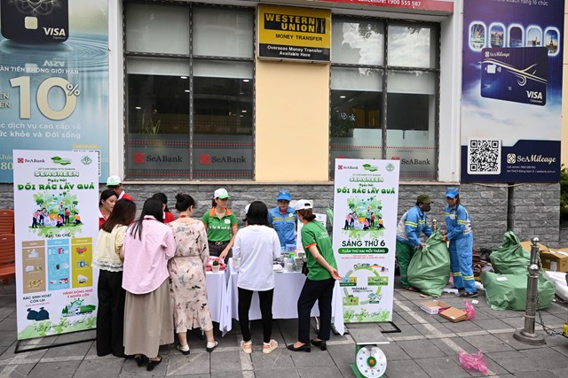SeABank tổ chức “Ng&#224;y hội đổi r&#225;c lấy qu&#224;” - Lan tỏa lối sống xanh v&#236; H&#224; Nội sạch đẹp - Ảnh 2