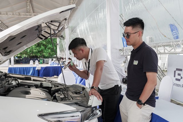Anh Tuấn (H&agrave; Nội) muốn đổi chiếc xe xăng cũ l&ecirc;n đời xe điện để sớm th&iacute;ch nghi với những quy định mới về hạn chế xe xăng, dầu &nbsp;