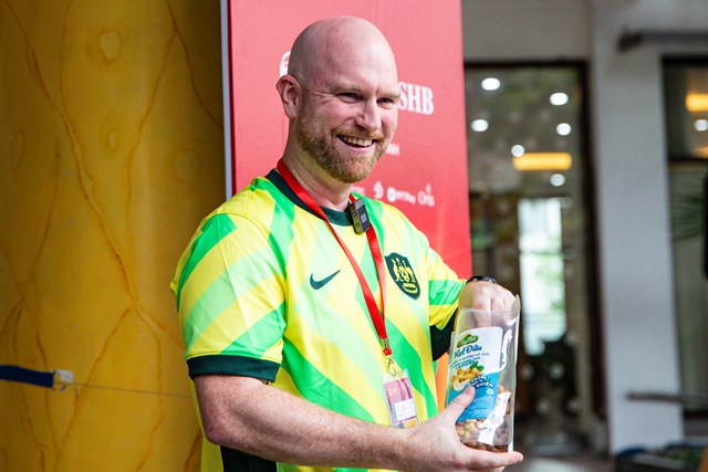 Đại t&aacute; Tim Stainton &ndash; Trưởng Sỹ quan Li&ecirc;n lạc Cảnh s&aacute;t Li&ecirc;n bang Australia tại Việt Nam chia sẻ cảm nghĩ về sản phẩm. &nbsp;