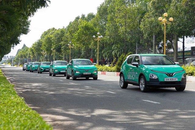Chủ xe VF 8: Cơ hội tiết kiệm tới 168 triệu đồng, kh&#244;ng mua b&#226;y giờ th&#236; “tiếc ngẩn ngơ” - Ảnh 2