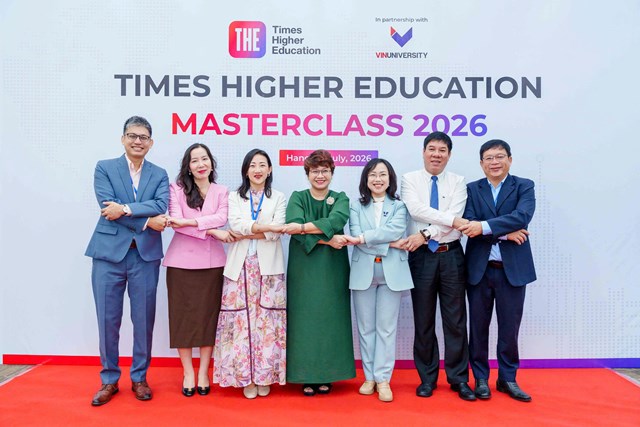 Đại diện L&atilde;nh đạo Bộ GD&ĐT, Tổ chức xếp hạng Times Higher Education, Trường Đại học VinUni v&agrave; c&aacute;c trường Đại học Việt Nam tại Hội thảo&ldquo;Từ dữ liệu đến vị thế: Nghi&ecirc;n cứu, ph&aacute;t triển bền vững v&agrave; sự hiện diện to&agrave;n cầu của đại học Việt Nam&rdquo;.